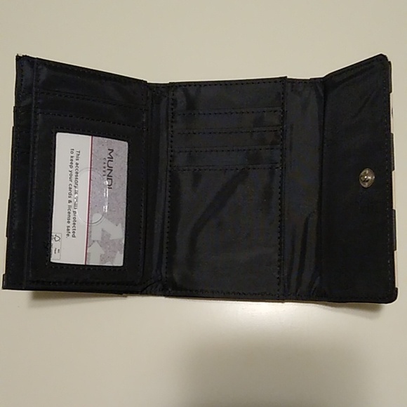 Beautiful wallet with polka dots, RFID protected - Picture 4 of 16